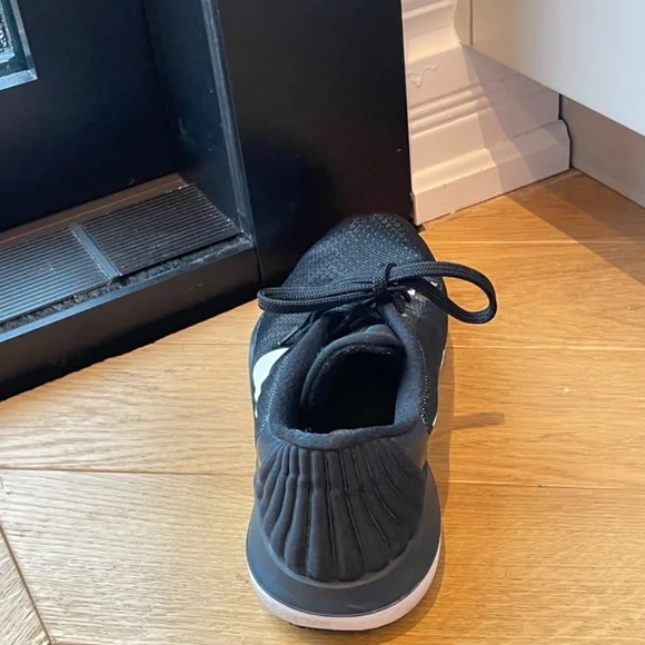 Women’s Nike flywire running shoes - Picture 4 of 4